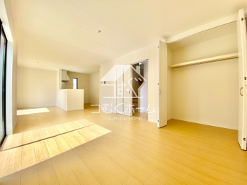 ���r���O -