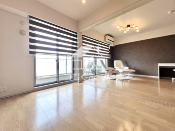 ���r���O -