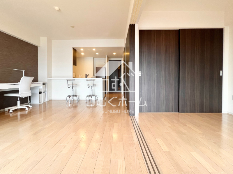 ���r���O -