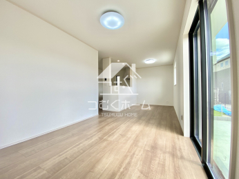 ���r���O -