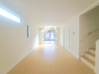 ���r���O -