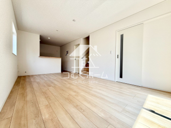 ���r���O -