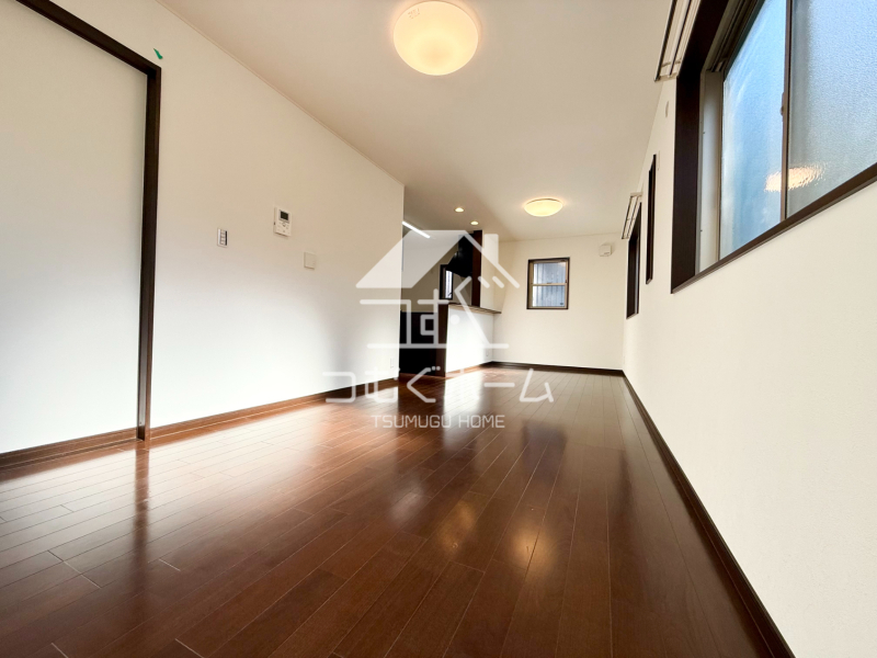 ���r���O -