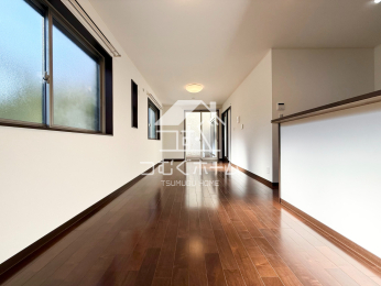 ���r���O -