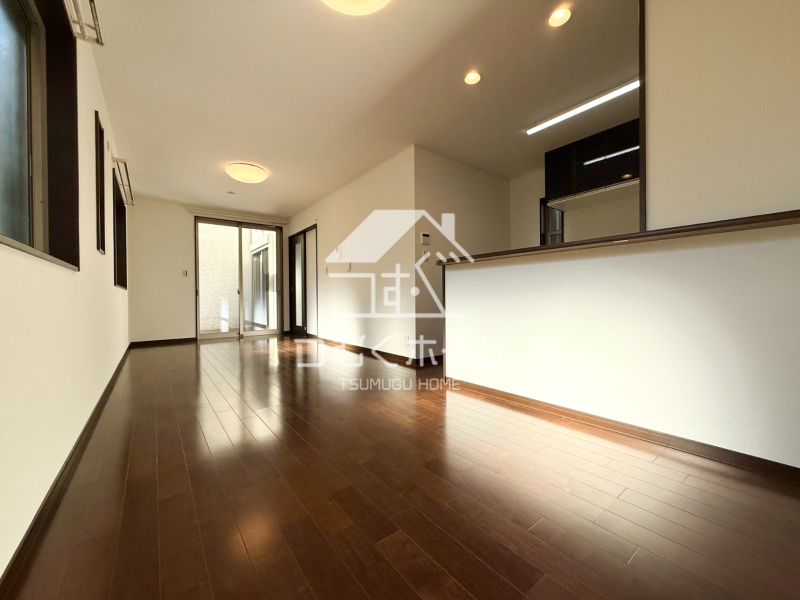 ���r���O -