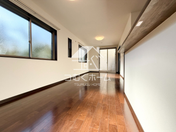 ���r���O -