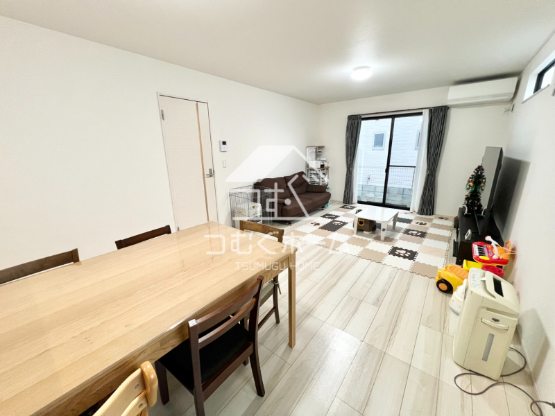 ���r���O -