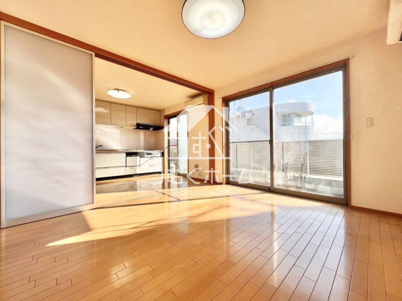 ���r���O -