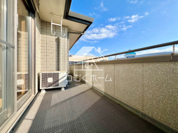 �o���R�j�[ �쑤�o���R�j�[�͓����ɍL���A�����s�����m�ۂ���Ă��܂���
���n�i2025�N12���j�B�e