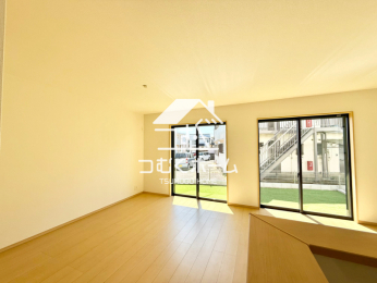 ���r���O -