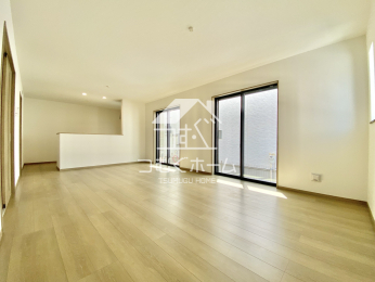 ���r���O -