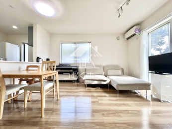 ���r���O -