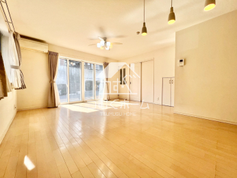 ���r���O -