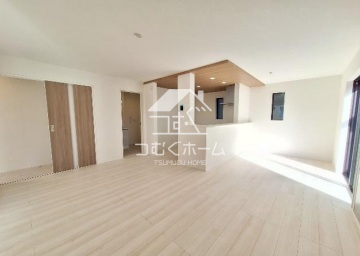 ���r���O -