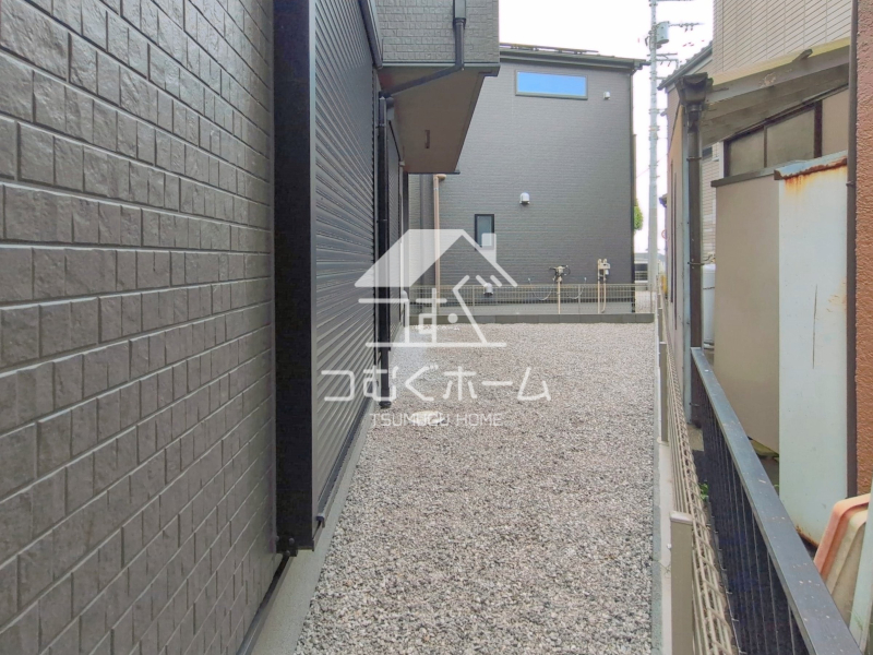 �� -